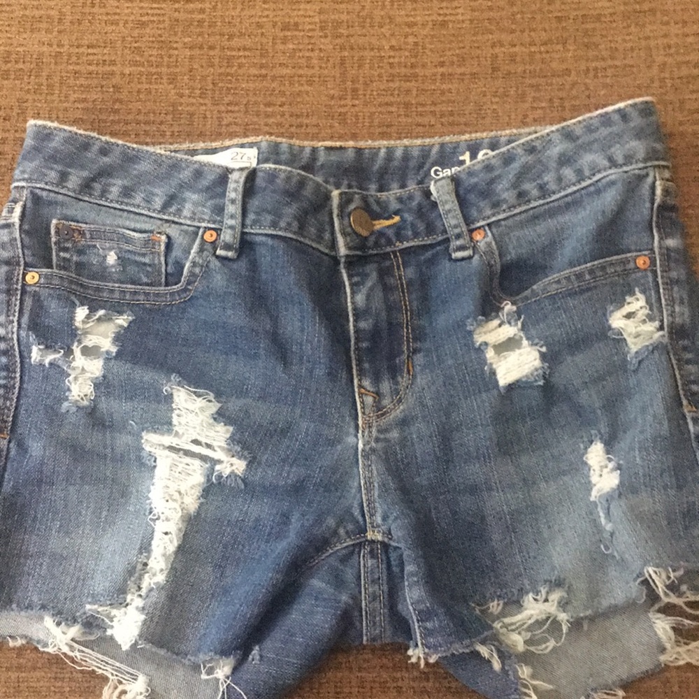 Gap cut off shorts